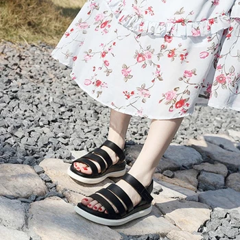 YAERNI Ženske sandale poletje ravno biser sandali flip flops rimu čevlji niz noge copate mujer gladiator sandalias sapatos femi