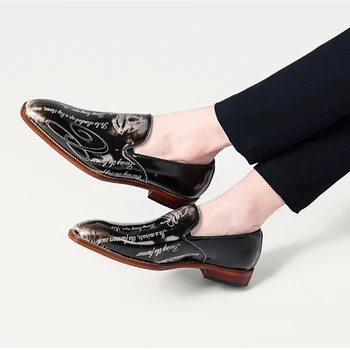 Moške Poletne Pravega Usnja Čevlji Lase Stilist Italijanski Sijajni Patent Odprite Robu Zdrsa Na Britanski Vklesan Business Casual Loafers